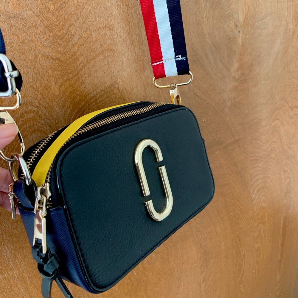 Crossbody small bag -strip is adjustable